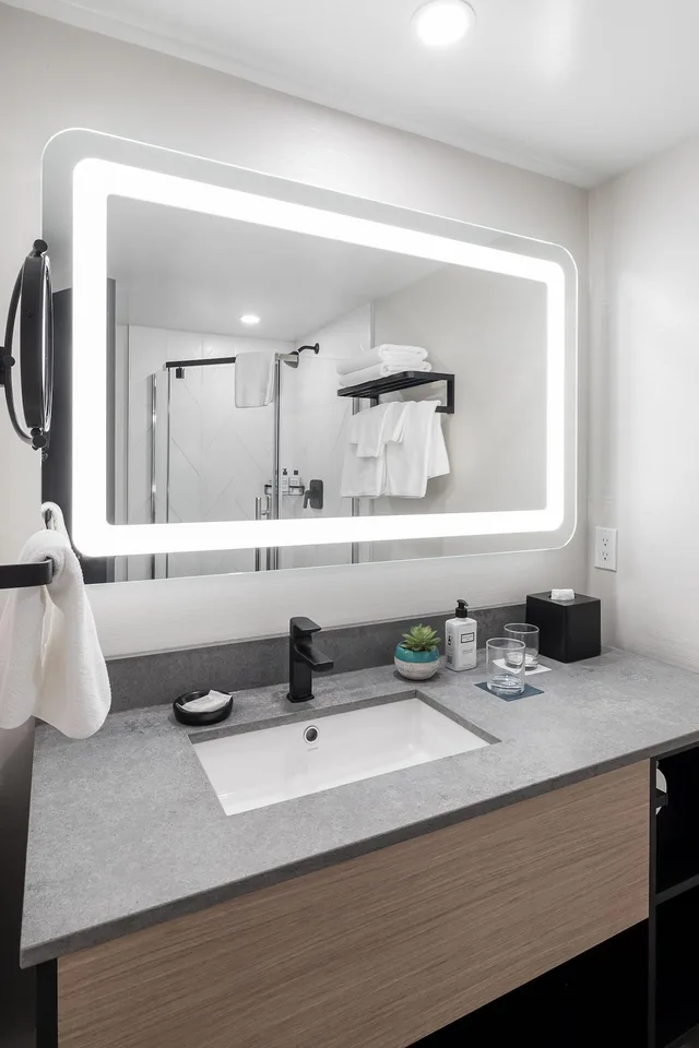 1 Bedroom, Loft, Suite، Crystal Lodge Hotel Whistler 3/3