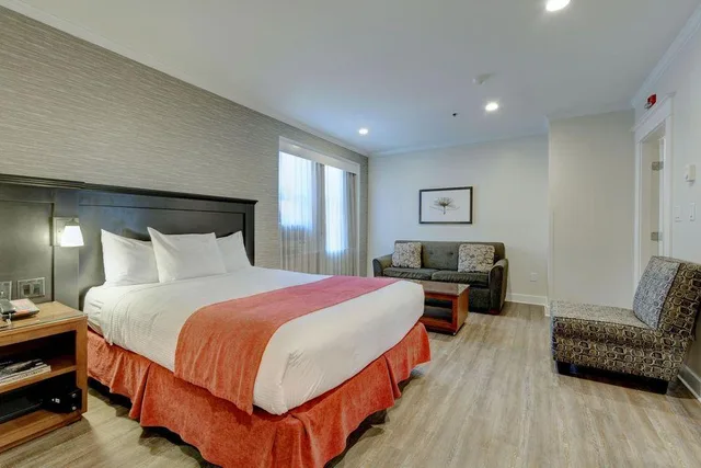 Premium, Multiple Beds، Strathcona Hotel 1/1