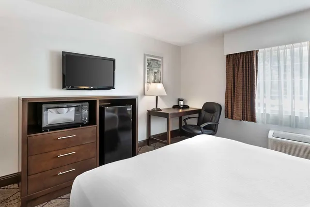 غرفة بسرير كوين لذوي الإعاقة، Best Western Plus Longbranch Hotel and Convention Center 4/6