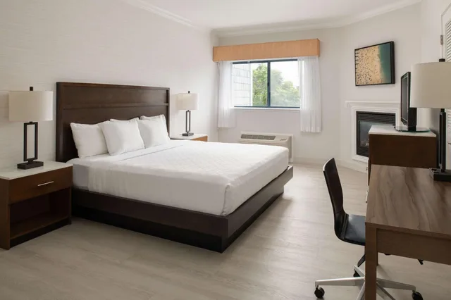 جناح بغرفتي نوم، Best Western Plus All Suites Inn 1/2