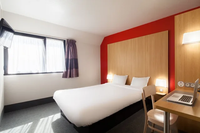 غرفة بسرير مزدوج لذوي الإعاقة، B&B HOTEL Paris Chatillon 3/5