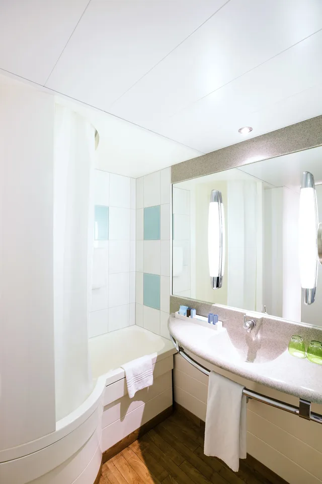 Classic, Double Bed, Sofa, Novotel Marseille Est 10/10