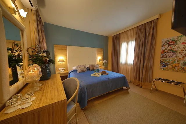 شقة كلاسيكية بسرير كينج وسرير بطابقين بإطلالة على الحديقة، Dolphin Bay Seaside Resort & Suites 1/1