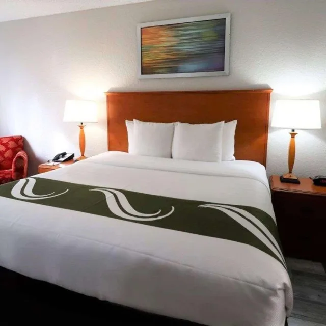 Room, King Bed, Bathtub, Quality Inn Miami Airport - Doral 5/9