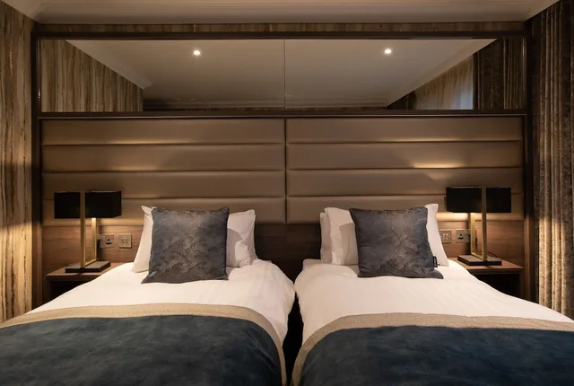 غرفة كلاسيكية ثلاثية بثلاثة أسرّة، Carlton Hotel 2/6