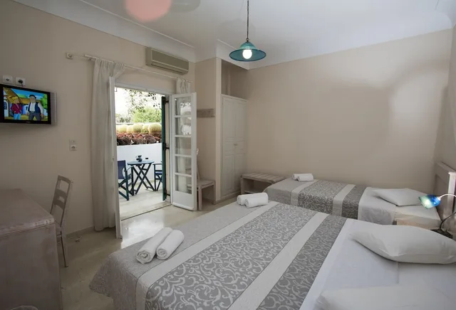 غرفة ثلاثية بسرير مزدوج وسرير فردي، ANDREAS HOTEL 1/3