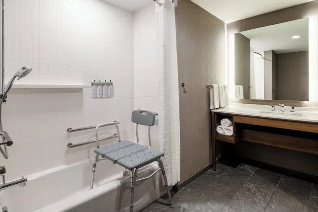 2 Bedrooms, Suite, 2 King Beds, Even Hotel Rochester Mayo Clinic Area 6/10