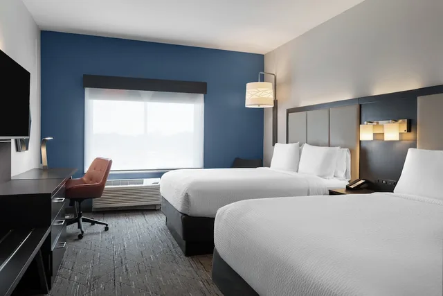 غرفة قياسية بسريرين كوين لذوي الإعاقة، Holiday Inn Express Suites Tampa East Ybor City 4/10