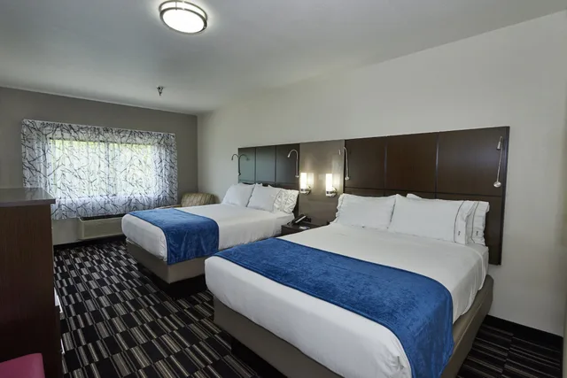غرفة قياسية بسريرين كوين لذوي الإعاقة، Holiday Inn Express Suites Birmingham South Pelham 1/5