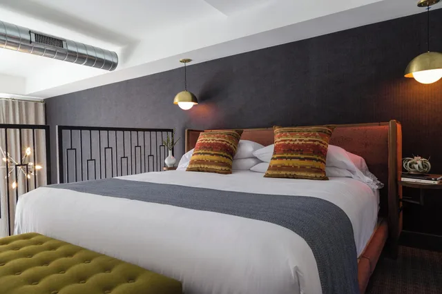 Signature, Suite, The Hotel Salem 1/2