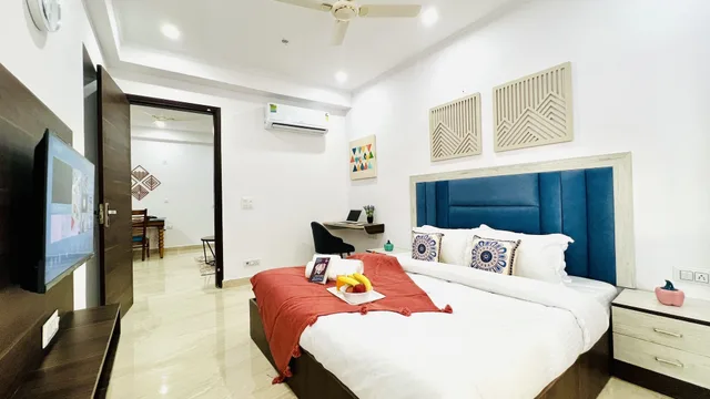 1 Bedroom, Apartment, King Bed, ZEN Suites Golf Course Road 3/8