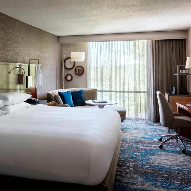 Room, King Bed, Balcony, Accessible, Boston Marriott Newton 5/8