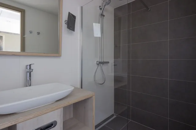 غرفة عائلية بسرير مزدوج وسريرين منفصلين، Mercure Blankenberge Station 6/8