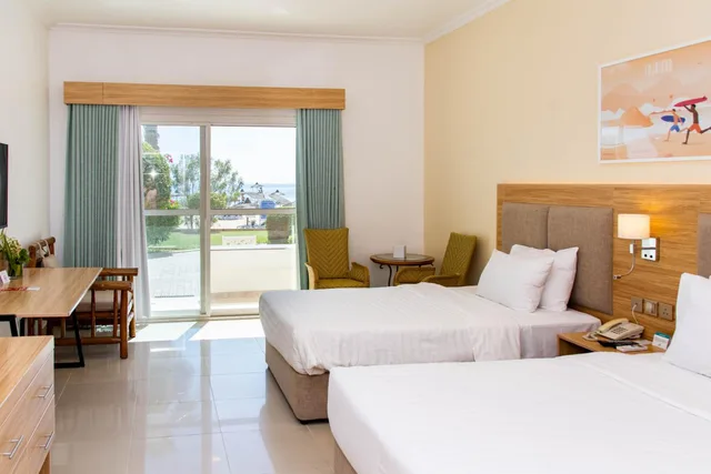 غرفة قياسية بسرير مزدوج بإطلالة على البحر، Sandy Beach Hotel Resort 1/2