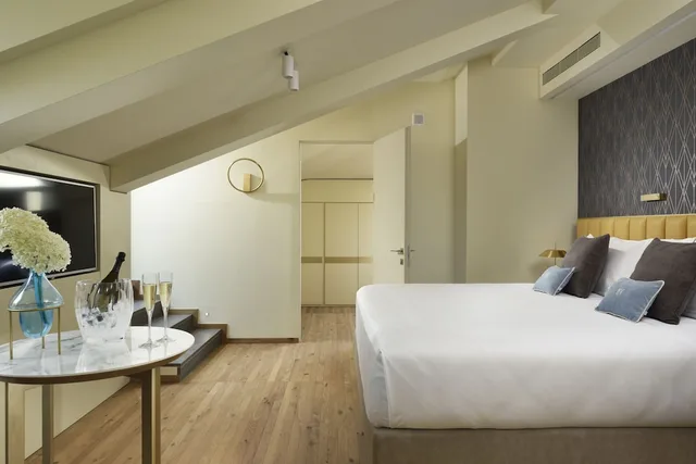 جناح بسرير كينج بإطلالة على المتنزه مع أريكة، Grand Hotel Victoria Concept And Spa 1/3