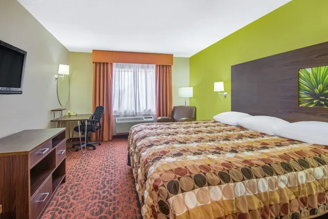 جناح بسرير كينج، Super 8 by Wyndham Portales 1/2
