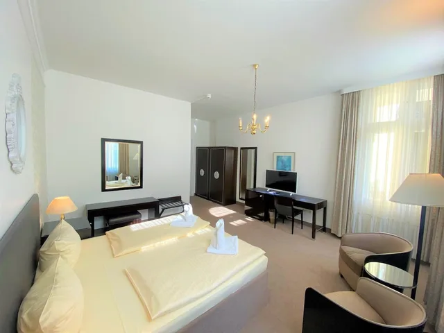 Room, Double Bed, Centro Hotel Kaiserhof Deluxe 8/10