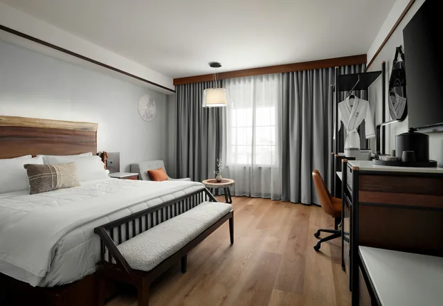 غرفة بسرير كينج، Sanctity Hotel Rancho Cucamonga Tapestry Collection Hilton 1/2