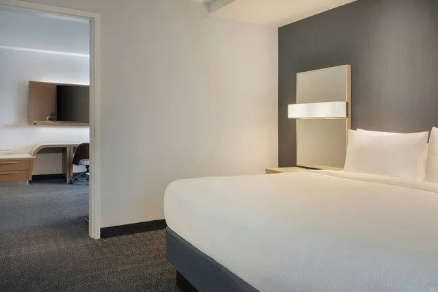 جناح بغرفة نوم واحدة لذوي الإعاقة، Courtyard Redwood City 2/7
