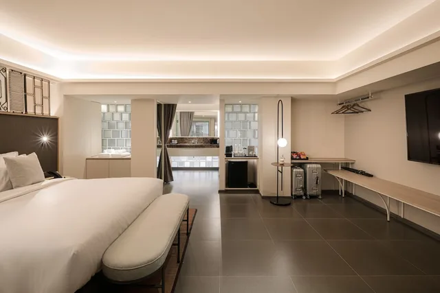 غرفة غراند ديلوكس بسرير كينج، YANH Ratchawat hotel 1/7