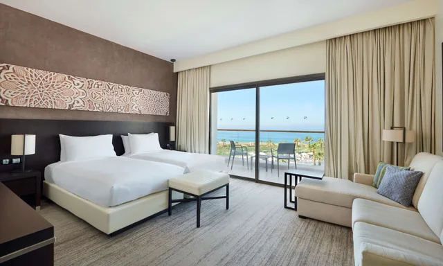 غرفة بسريرين منفصلين بإطلالة على البحر مع أريكة، Hyatt Place Taghazout Bay 1/2