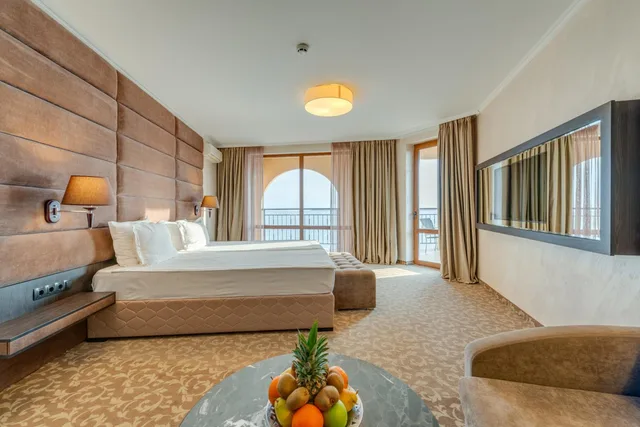 Deluxe, Double Bed, Side Sea View، Grand Hotel Sveti Vlas 4/9