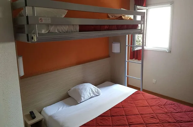 Standard, 1 Double and 1 Single Bed, PREMIERE CLASSE MONTREUIL 5/6