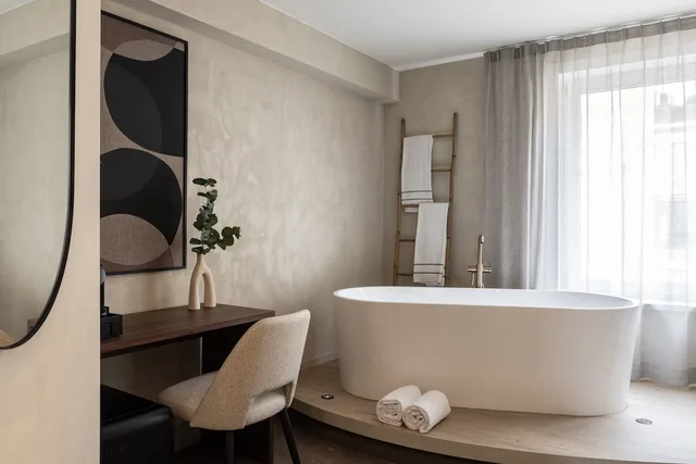 Romantic, Suite, King Bed, Pet Friendly, Beach Palace Hotel 4/4
