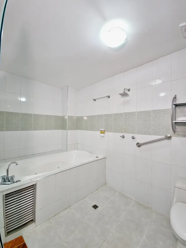 جناح، Hotel Avenida 3 Real 6/7