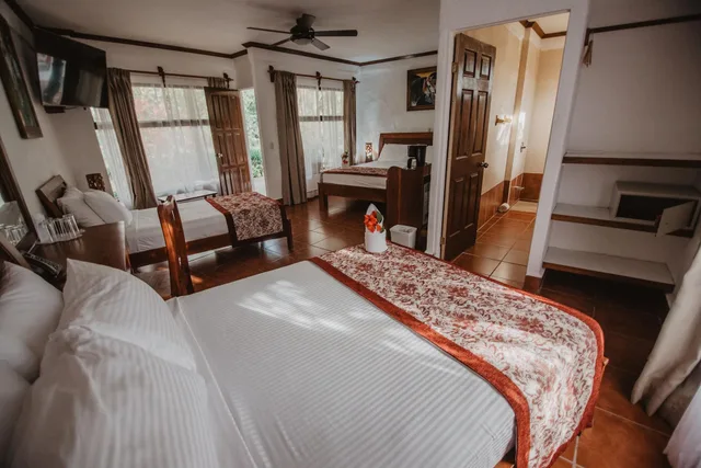 غرفة عائلية، Hacienda Guachipelin Hotel 1/5