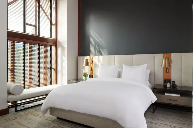 جناح تنفيذي بسرير كينج مع أريكة، Four Seasons Resort Whistler 1/4