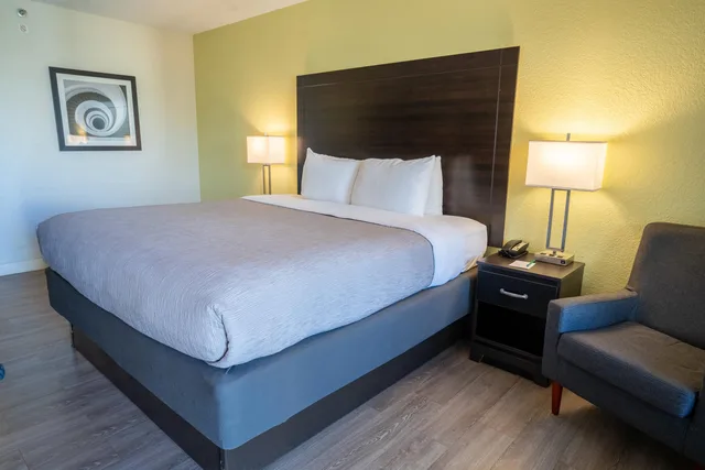 غرفة بسرير كوين، Quality Inn Palm Beach International Airport 1/7