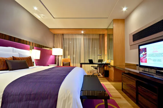 3 Bedrooms, Club, Suite, 3 Double Beds, Renaissance Bangkok Ratchaprasong Hotel 2/9