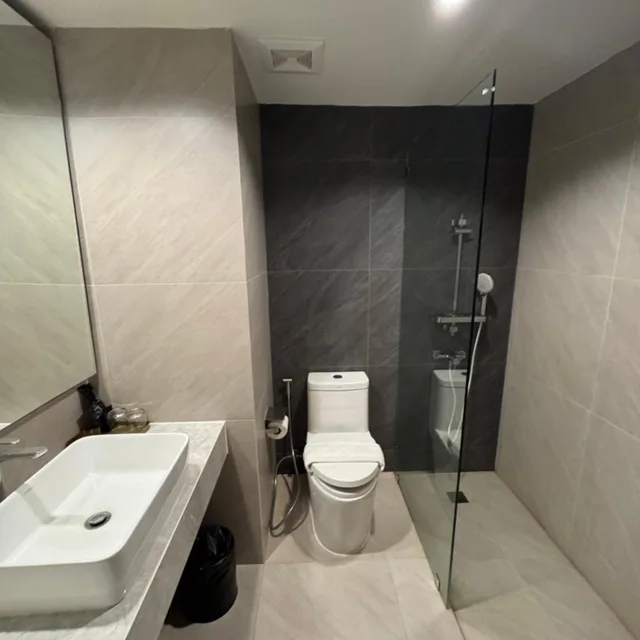 غرفة بسرير كينج بإطلالة على البحر، Hermann Hotel Pattaya 2/6