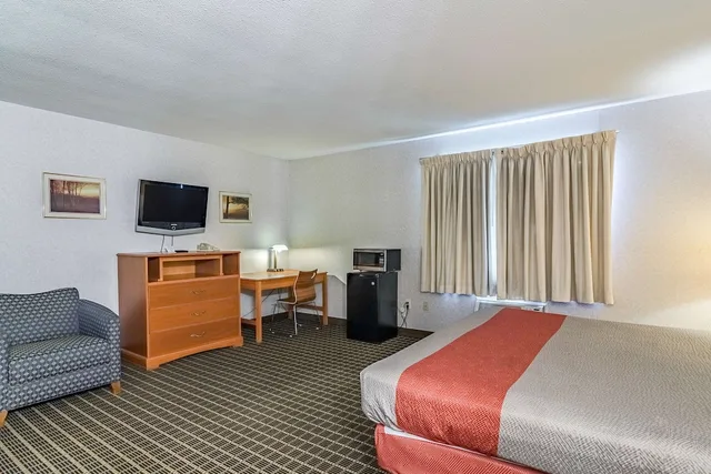 غرفة ديلوكس بسرير كينج لذوي الإعاقة، Motel6 Grand Rapids, MI - Northeast 6/7