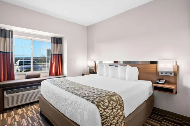 جناح استوديو بسرير كينج مع أريكة، Microtel Inn And Suites By Wyndham Sweetwater 1/6