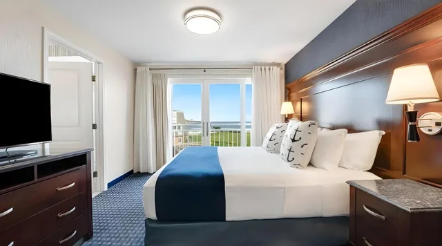 2 Bedrooms, Suite, Suite Building, Newport Beach Hotel Suites 2/2