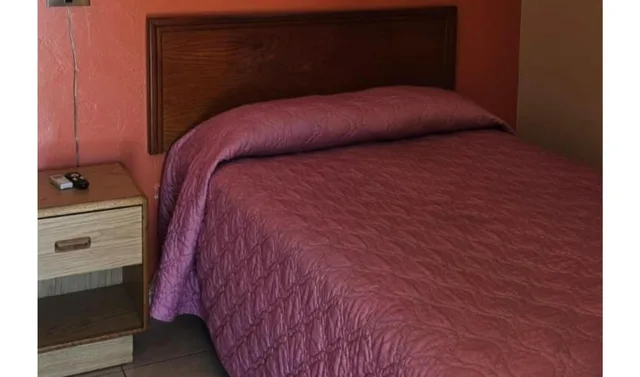 Full Bed Non-Smoking, Holiday Motel Ocala Downtown I-75 3/5