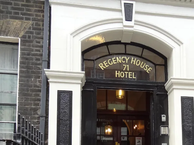 سكن مشترك مختلط قياسي، Regency House 1/1