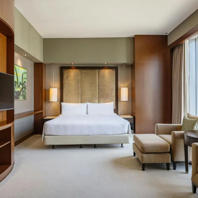 غرفة بريميوم بسرير كينج في طابق مرتفع، Jw Marriott Marquis City Center 1/1