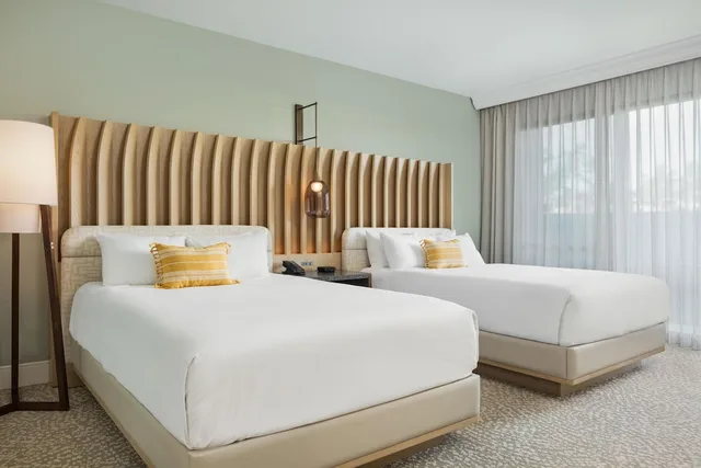 Room, 2 Queen Beds, Resort View, Bathtub, Accessible، Hilton Waikoloa Village 2/6