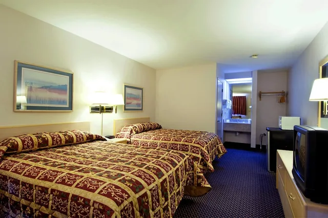 غرفة بسريرين مزدوجين، Americas Best Value Inn Garden City 3/6