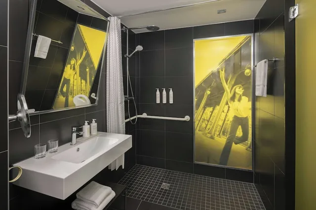 غرفة ديلوكس بسرير كينج، Le Meridien Paris Arc De Triomphe 4/5