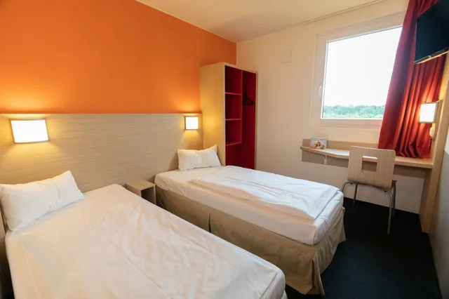 غرفة بسريرين منفصلين، B B Hotel Frankfurt Airport 2/5