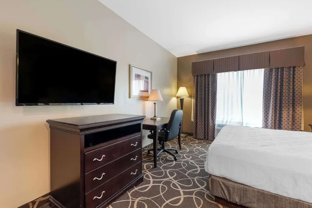 غرفة قياسية بسرير كينج لذوي الإعاقة، Best Western Plus Eau Claire Conference Center 3/6