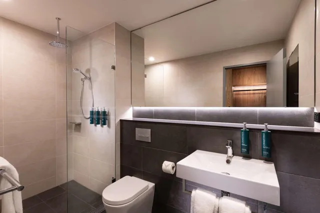 غرفة بسرير كينج وسريرين كوين، DoubleTree by Hilton Hobart 6/8