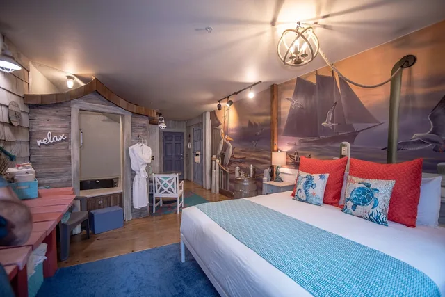 Room, King Bed, Side Ocean View, Anniversary Inn - Boise 3/3
