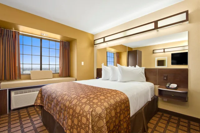 جناح استوديو بسرير كوين بحوض استحمام لذوي الإعاقة، Microtel Inn and Suites By Wyndham Round Rock 1/7