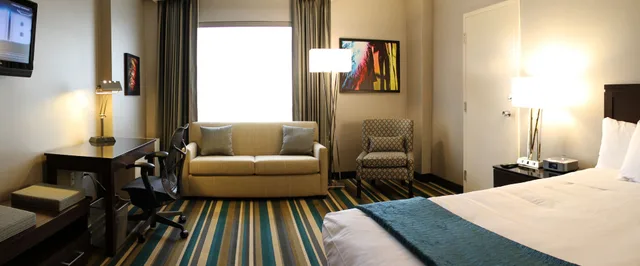 غرفة سيغنتشر بسرير كوين مع أريكة، Hotel Blackfoot 2/2