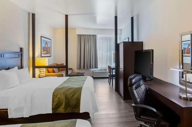 جناح بسرير كوين، Quality Suites Moab near Arches National Park 3/4